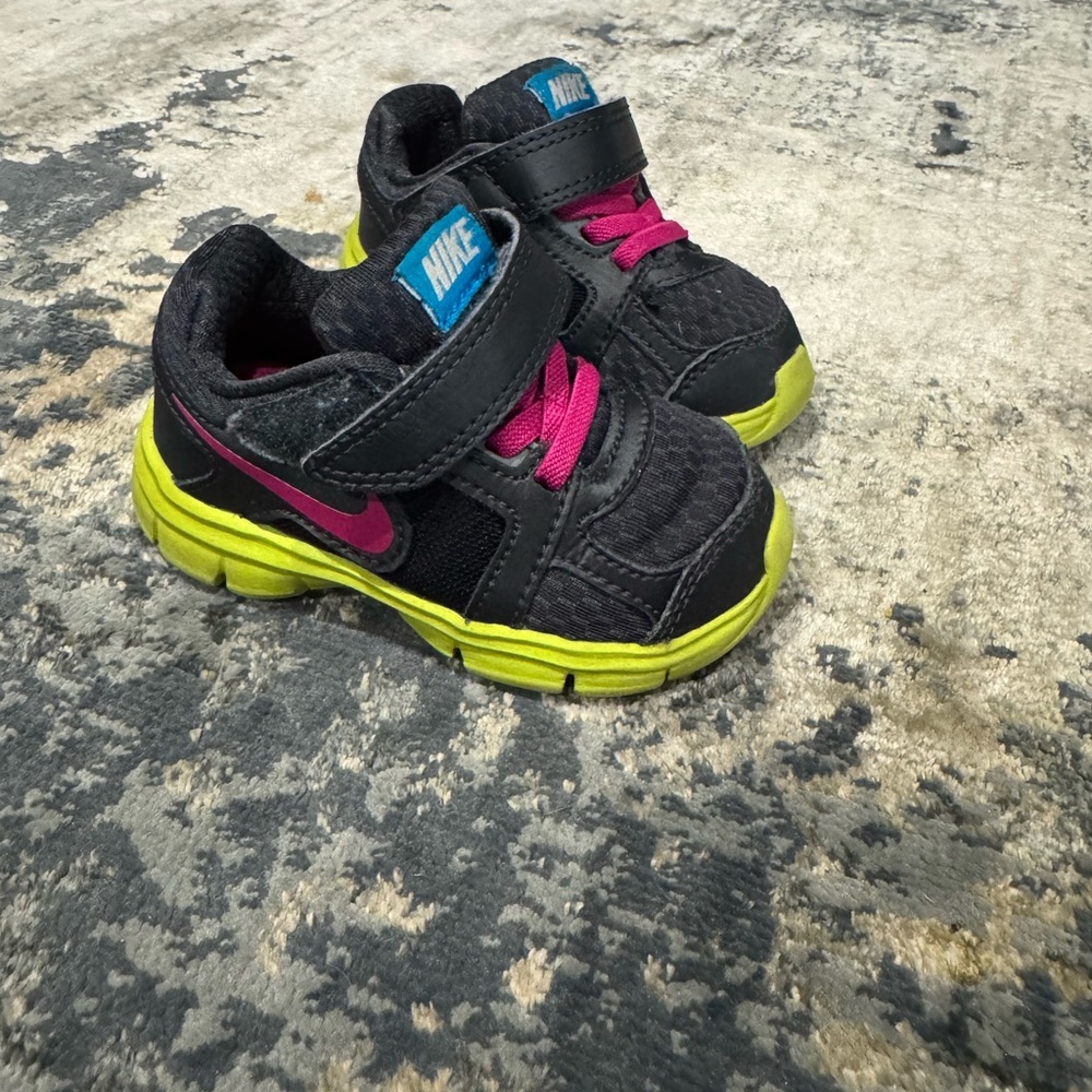 Nike Kids Black and Pink Sneakers with Lime Accents